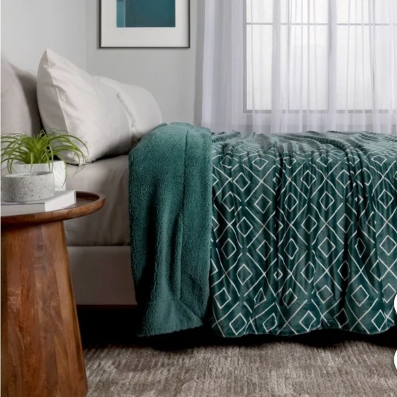 Life Comfort Sherpa Fleece Blanket / green 98 x92 new - Picture 3 of 3